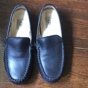 UGG LOAFERS, men’s size 8.5, black, both insoles